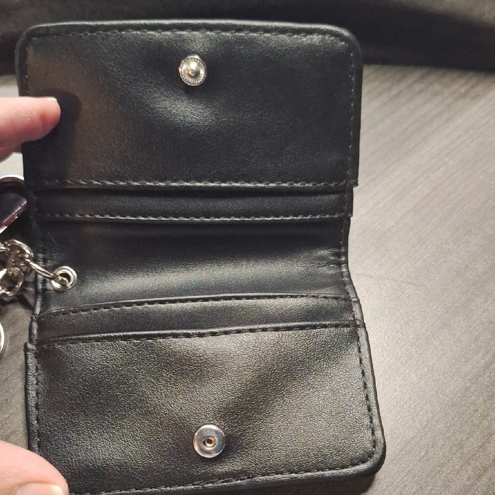 Steve Madden Black Card‎ Holder with Glittering Silver Heart Keychain